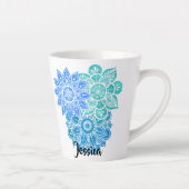 ターコイズブルーグリーンカラフルフローラマンダラ カフェラテマグ (右)