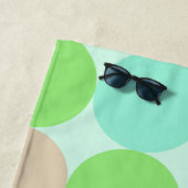 ターコイズブルーグリーン&オレンジサークルモノグラム ビーチタオル (インサイチュ)