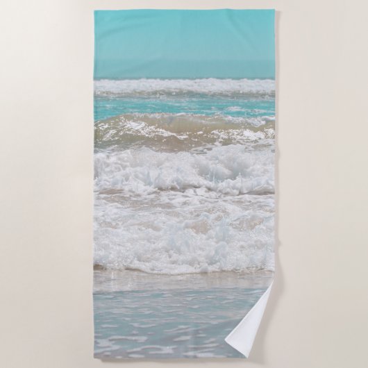 ターコイズブルースカイ海シーウェーブフォーム ビーチタオル (正面)