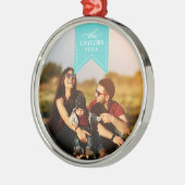 ターコイズリボン |名パーソナライズされた前&年写真 メタルオーナメント (左)