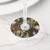 ターコイズレンズの錆びた背景を持つスチームパンク ワイングラスタグ (クローズアップ)