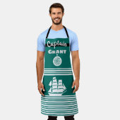 ターコイズ及び白ストライプオールオーバープリントエプロン エプロン (着用した状態)