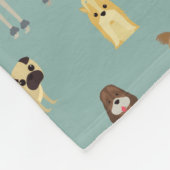 ターコイズ背景犬パターン フリースブランケット (角)