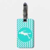 ターコイズ、アクアカラーシェブロン；姿スケートで滑る ラゲッジタグ (裏面縦)