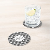 タータンチェックパターンクリスマス白黒モノグラム ラウンドペーパーコースター (インサイチュ)