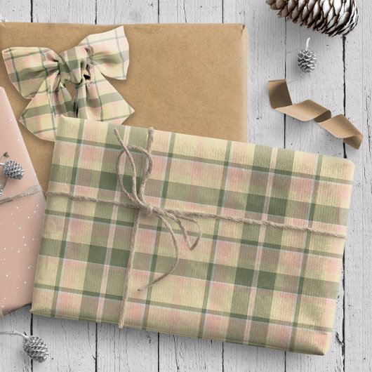 タータンチェックパターン8ソフトセージおよびバラピンクID210 ラッピングペーパー