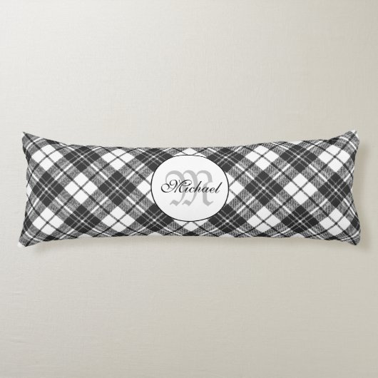 タータン柄のクリスマスブラック＆ホワイトのモノグラム ボディピロー (正面)