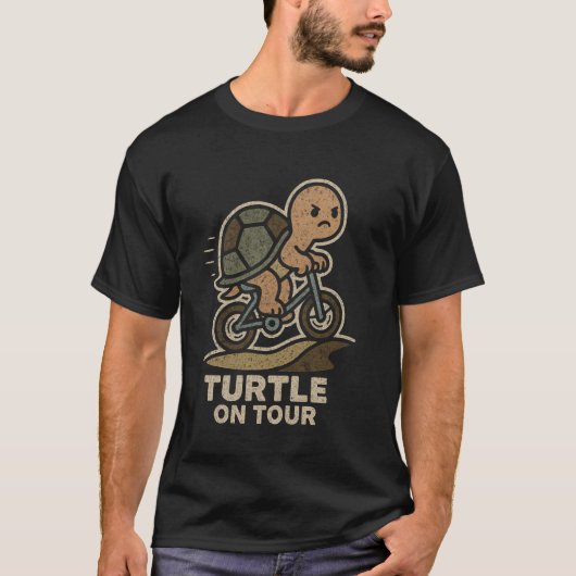 タートルオンツアーおもしろいサイクリング亀サイクリング Tシャツ (正面)
