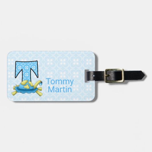タートルトラベルのための少年のブルーレタモノグラムのーT ラゲッジタグ (正面横)