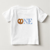 ターニングワンオクトーバーフェストプレッツェル誕生日 ベビーTシャツ (裏面)