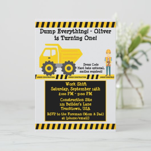 ターニングワン誕生日イエロートラック建築 招待状 (スタンド正面)