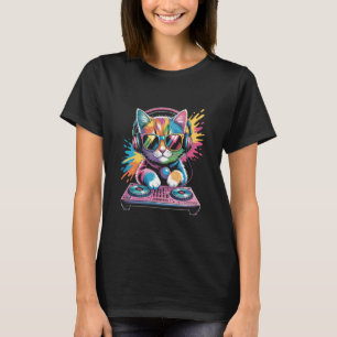 ターンテーブルでEDMシンセサイザーレイブミュージックを流す子猫のDJ Tシャツ