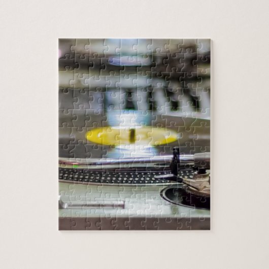 ターンテーブルの記録的なビニール音楽音のレトロのヴィンテージ ジグソーパズル (縦)