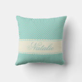 ダイアゴナルアクアブルークリームストライプ名前をカスタムする クッション (裏面)