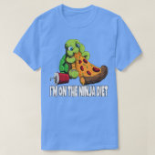 ダイエットの食べピザの上のカメ私は忍者ダイエットに乗っている Tシャツ (デザイン正面)