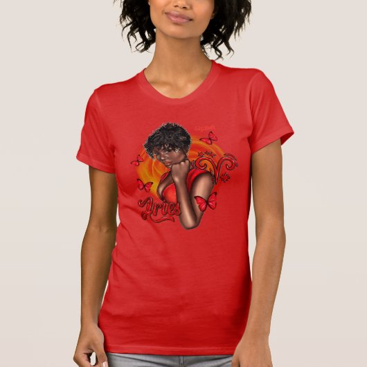 ダイナミックなエネルギーを放つ黒人のおひつじ座の女性 Tシャツ (正面)