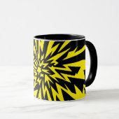 ダイナミックイエローおよびブラック稲妻ボルトデザイン マグカップ (正面右)