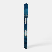 ダイナミックブルーの抽象的な海洋波と雲 iPhone 16ケース (右側面)