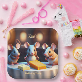 ダイニングテーブルでマウスの家族，子供の誕生日 ペーパープレート