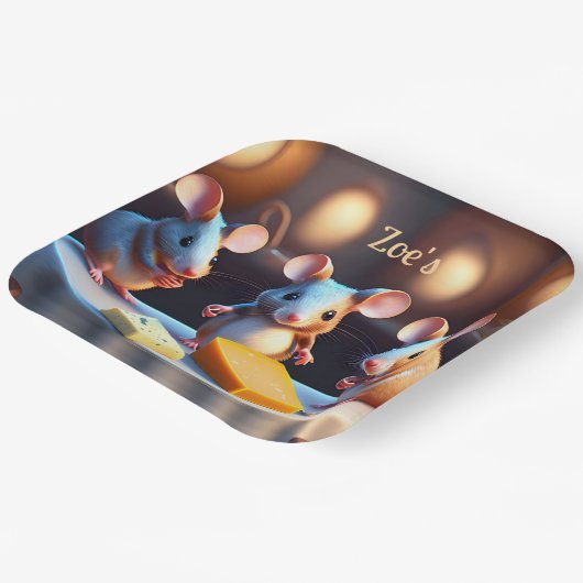 ダイニングテーブルでマウスの家族，子供の誕生日 ペーパープレート