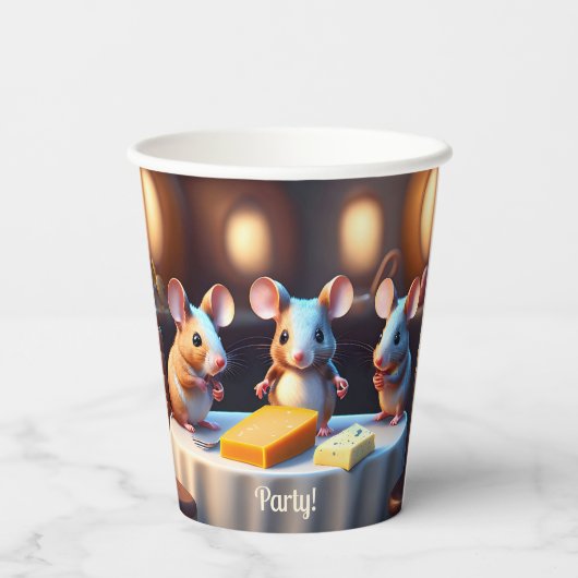 ダイニングテーブルでマウスの家族,子供の誕生日 紙コップ (裏面)