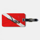 ダイバーとしわの寄ったダイブフラグ ラゲッジタグ (裏面横)