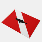 ダイビングの旗: 鮫 ドアマット (アングル)