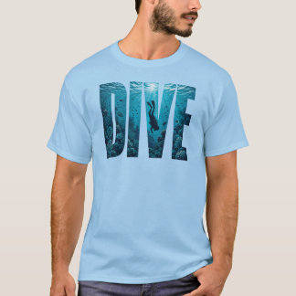 ダイビング水中シーンタイポグラフィーデザイン Tシャツ