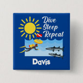 ダイブスリープリピートデザイン – 四角ボタン 缶バッジ (正面)