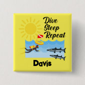 ダイブスリープリピートデザイン – 四角ボタン 缶バッジ (正面)
