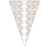 ダイヤモンドの形をした幾何学的な模様が繰り返される バンティングフラッグ (第2の旗)