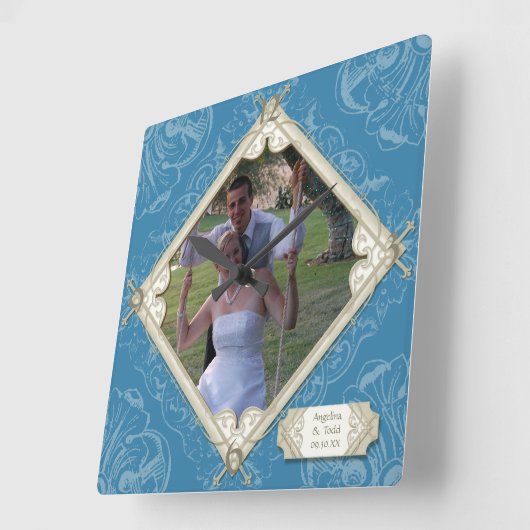 ダイヤモンドの渦巻の青いアジサイの結婚式の写真 スクエア壁時計 (傾斜)