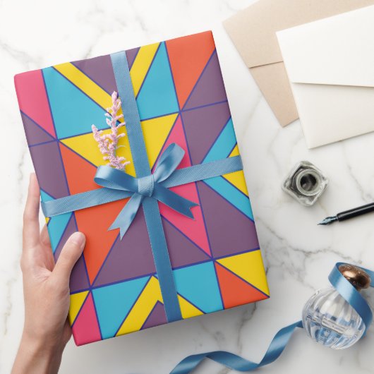 ダイヤモンドカラフル三角形ジオメトリ ラッピングペーパー (ギフト)