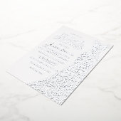 ダイヤモンドスパークルドレ結婚スのブライダルシャワーシルバー 箔招待状 (回転した状態)