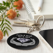 ダイヤモンドハンド ウェディング キーチェーン (側面)