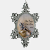 ダイヤモンドリングや輪とパール婚約 スノーフレークピューターオーナメント (左)