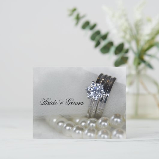 ダイヤモンドリングや輪と白結婚真珠 (スタンド正面)