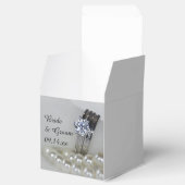 ダイヤモンドリングや輪と白結婚真珠 フェイバーボックス (オープン)