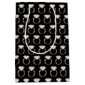 ダイヤモンド エンゲージメント ウェディング リング ブラック ゴールド ミディアムペーパーバッグ (正面)