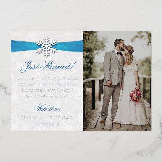 ダイヤモンド スノーフレーク & ブルー リボン 冬の結婚式 箔招待状 (正面)
