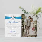 ダイヤモンド スノーフレーク & ブルー リボン 冬の結婚式 箔招待状 (立ち正面)