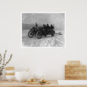 ダウソンからホワイトホースへの最初の自動車,アラスカ1912 ポスター (キッチン)