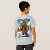 ダウンコートを着て魚を食べるかわいいセイウチ Tシャツ (裏面フル)