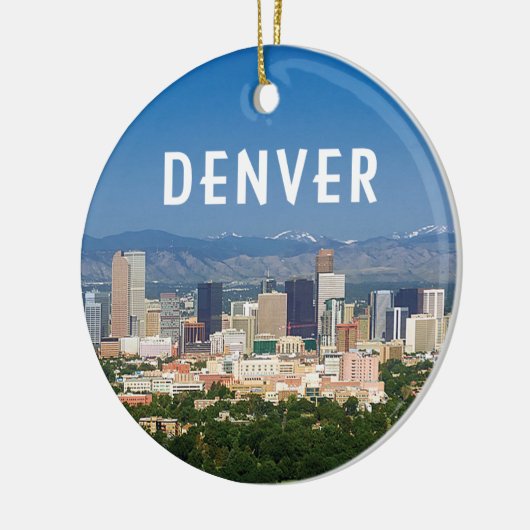 ダウンタウンと山とデンバーコロラド セラミックオーナメント (左)