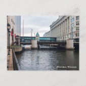 ダウンタウンのミルウォーキー川のフロントとアーキテクチャのpos ポストカード (正面)