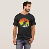 ダウンヒルマウンテンバイクもしくは自転車に乗る人バイクMTBマウンテンサイクリング Tシャツ (正面フル)