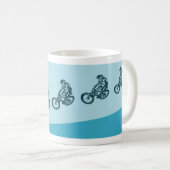 ダウンヒルマウンテンバイク、大きなエアジャンプ コーヒーマグカップ (正面右)