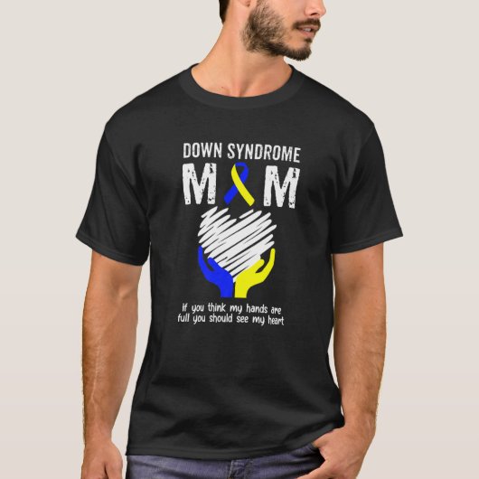 ダウン症候群ママ私のハートT21を見るべきである Tシャツ (正面)