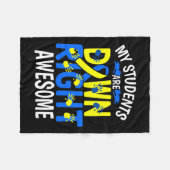 ダウン症候群認識度T21デイ女性先生 フリースブランケット (正面(横))