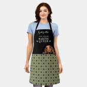 ダシュントドッグポープリントセージオリーブカスタム エプロン (着用した状態)